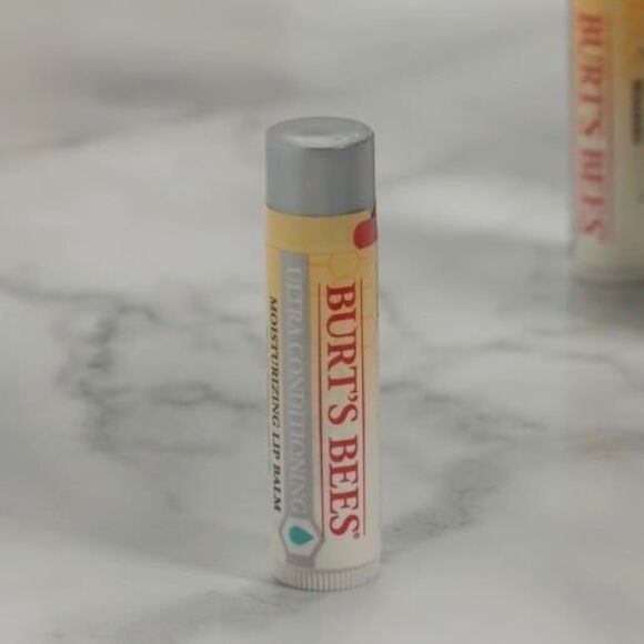 Burt’s Bees: Ultra Conditioning Lip Balm - Picture 1 of 2